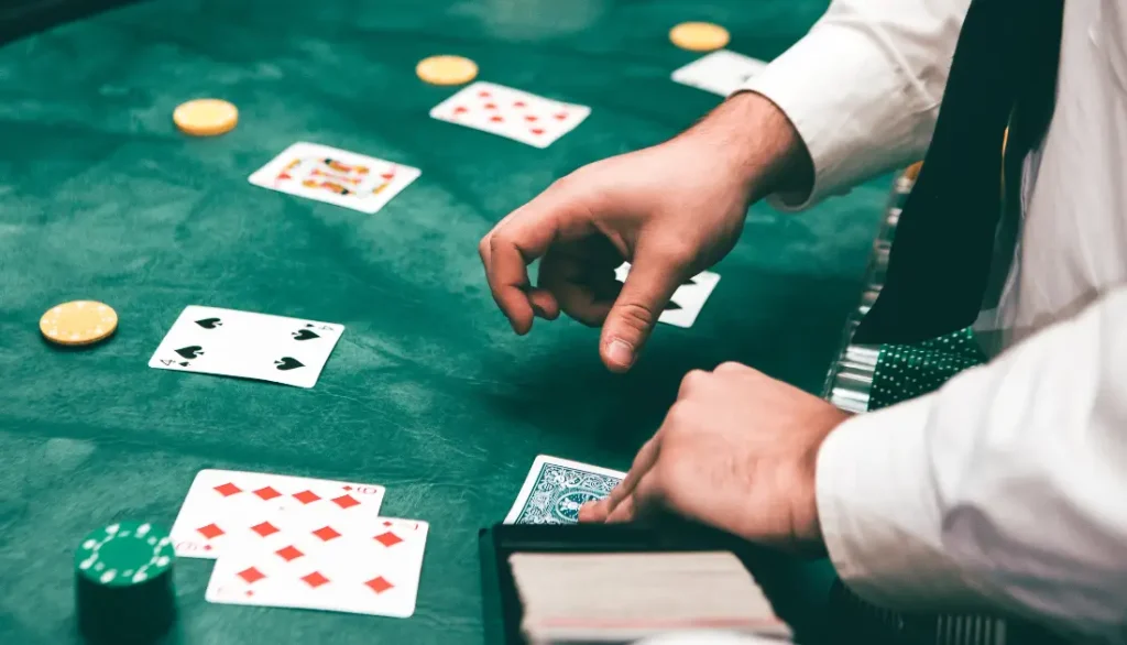 🎯 21點基本策略完整教學｜新手也能靠技巧降低賭場優勢｜78OK娛樂城推薦