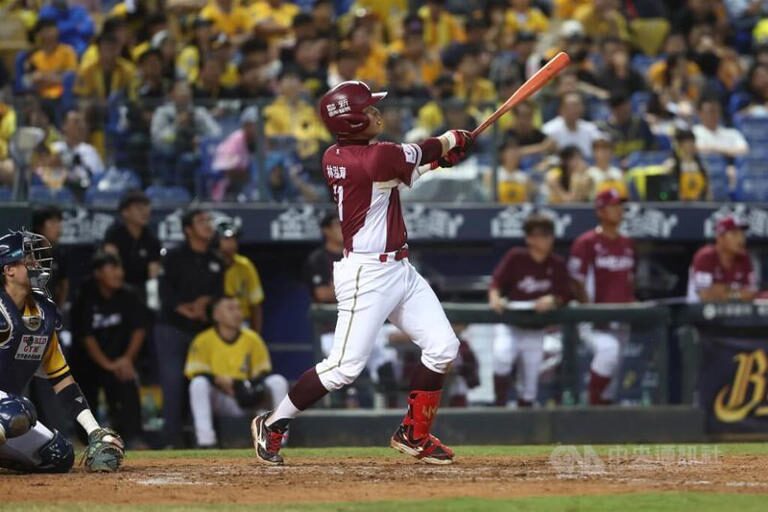 🏆 【78OK娛樂城體育焦點】林泓育38歲冠軍一擊！樂天桃猿延長戰9比7擊敗中信兄弟 奪隊史首冠